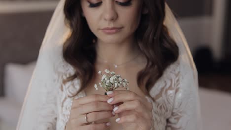 beautiful bride holding flowers