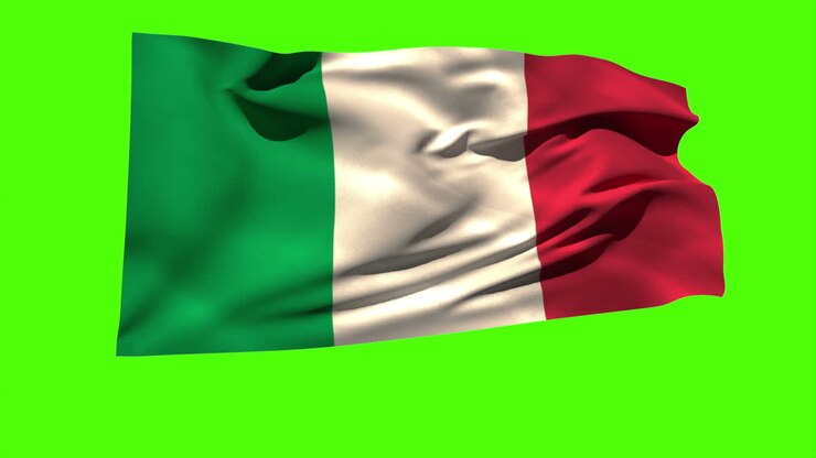 Bandiera nazionale italiana che sventola al vento
