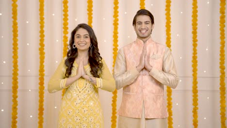 Indian-couple-wishing-Happy-Diwali