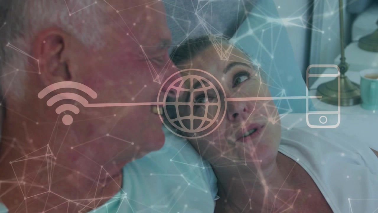 Ikääntynyt pariskunta rentoutumassa sängyssä digitaalisen yhteyden visualisoinnilla.