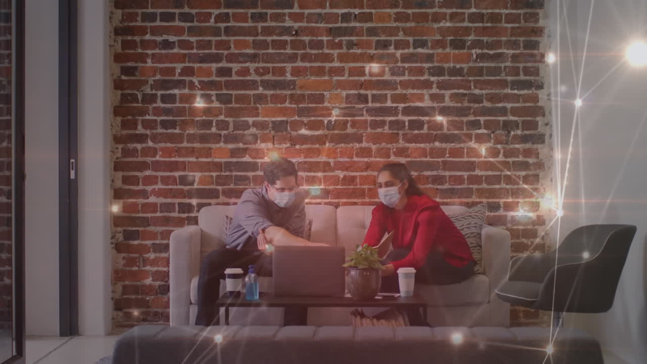 사무실에 있는 사람들에 대한 연결 네트워크의 애니메이션