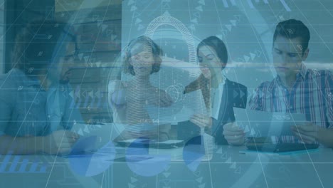 animación del procesamiento de datos sobre diversos colegas con documentos que discuten en la oficina.