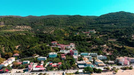 drones vuelan sobre una hermosa playa en grecia