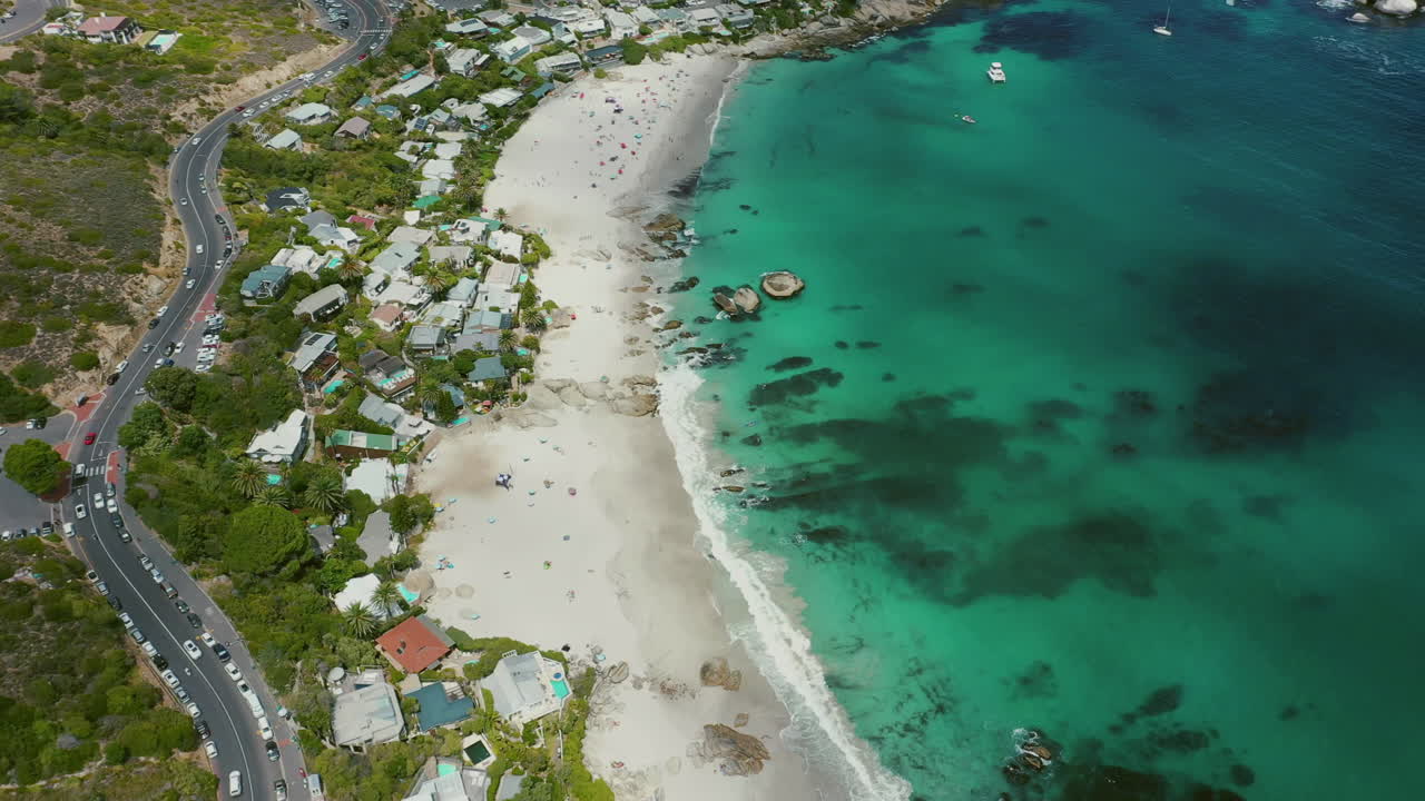 해변에서 하루는 이기기 힘들어요.