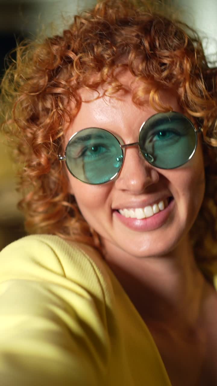 Woman with sunglasses