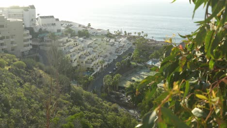 Complejo-Hotelero-Y-Cancha-De-Tenis-En-La-Hermosa-Isla-De-Vacaciones-Tenerife-España,-Puesta-De-Sol