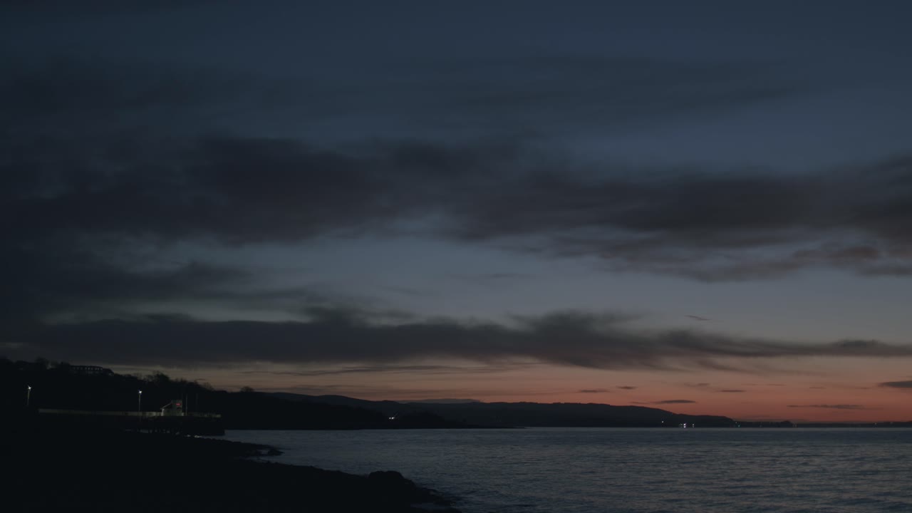 закат над морем