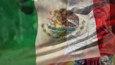 Animation-Der-Flagge-Mexikos-über-Einem-Kaukasischen-Männlichen-Soldaten