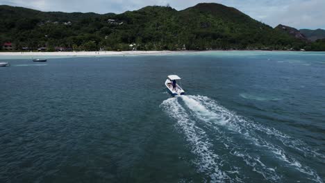 vista aérea de un barco en seychelles