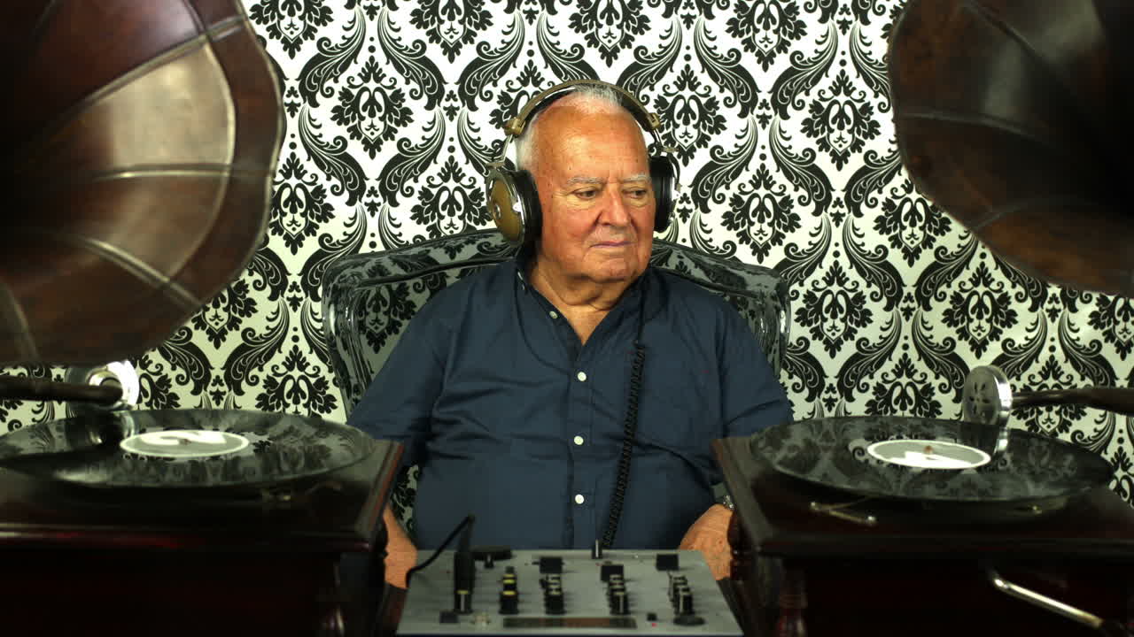 할아버지 축음기 14