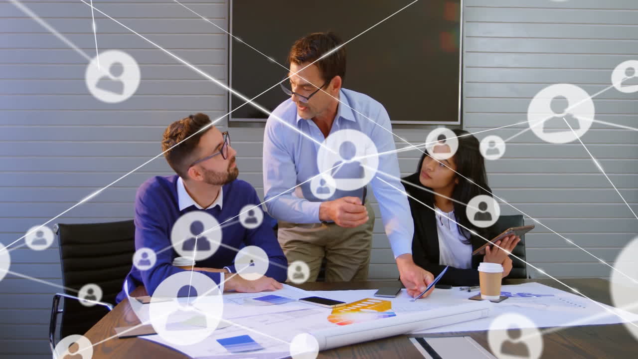 animación de la red de conexiones con iconos sobre diversas personas de negocios en la oficina