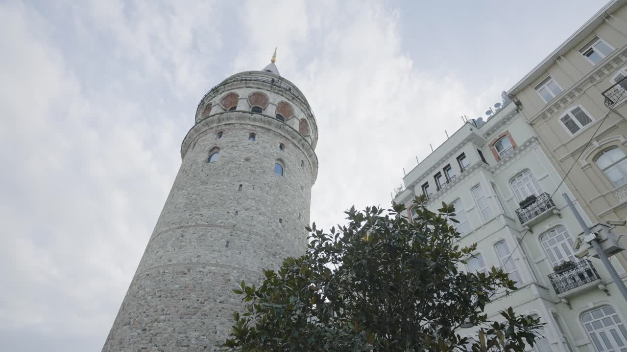 torre galata en la ciudad turca de estambul.