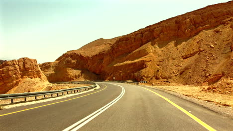 Vista-De-Conducción-En-La-Carretera-Del-Desierto