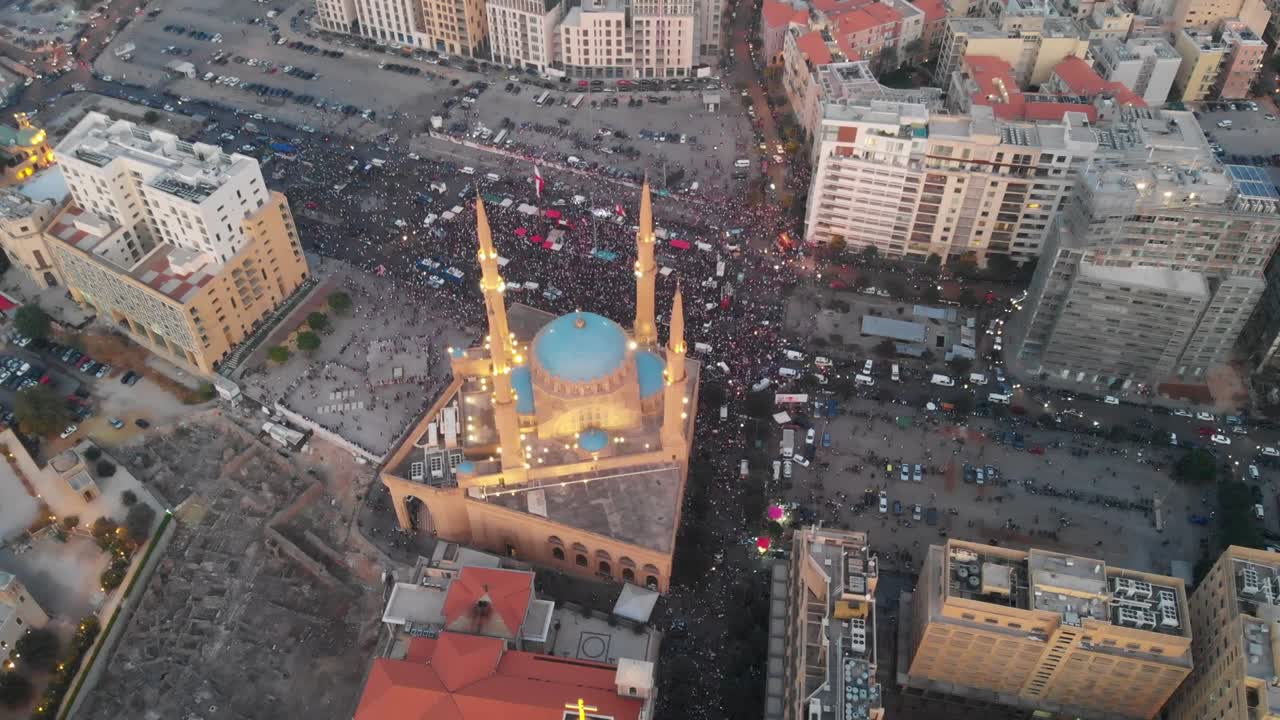 드론 총격 - 레바논, 베이루트 시내의 순교자 광장에서 시위