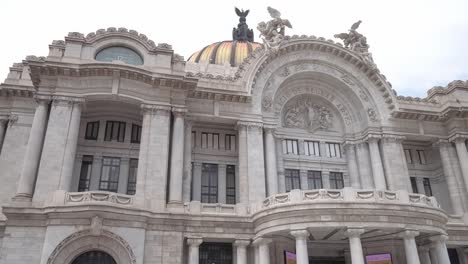 Palacio-De-Bellas-Artes-En-La-Ciudad-De-Mexico,-Mexico