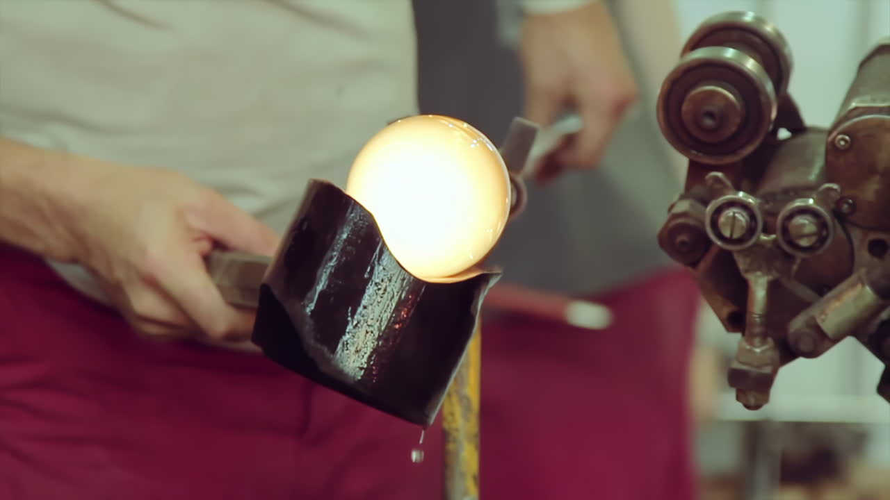 proceso de fabricación y creación de piezas de vidrio, proceso de relajación y centrado de vidrio fundido