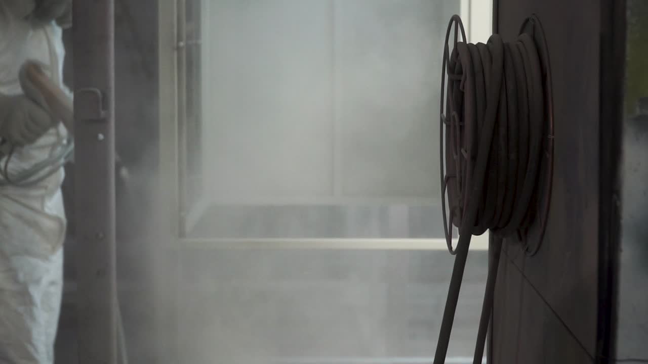 스프레이 부스에서 산업용 페인팅 프로세스