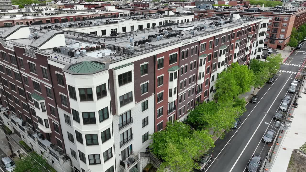 호보켄, 뉴저지 에 있는 고급 renovated brick luxury apartment building with lower manhattan skyline in distance