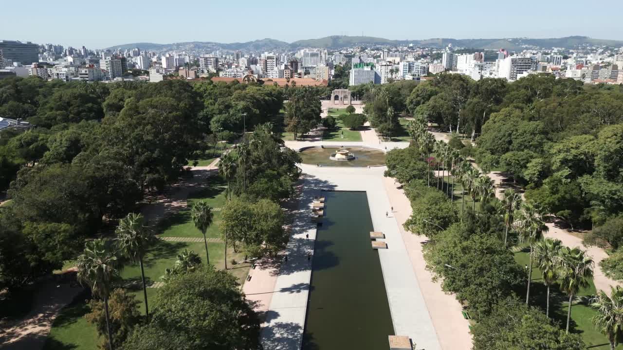 Aerial towards the Monument to the Expeditionary, Monumento ao Expedicion&aacute;rio, in Porto Alegre, Brazil