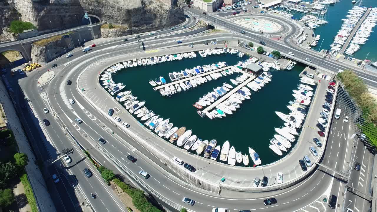 프랑스의 항공, 코트 다쥐르, 망통, 마르세유의 옛 항구와 프랑스 리비에라의 바다