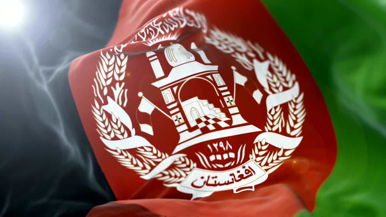 флаг афганистана медленно размахивает. вблизи размахивают флагом. беспрерывный цикл