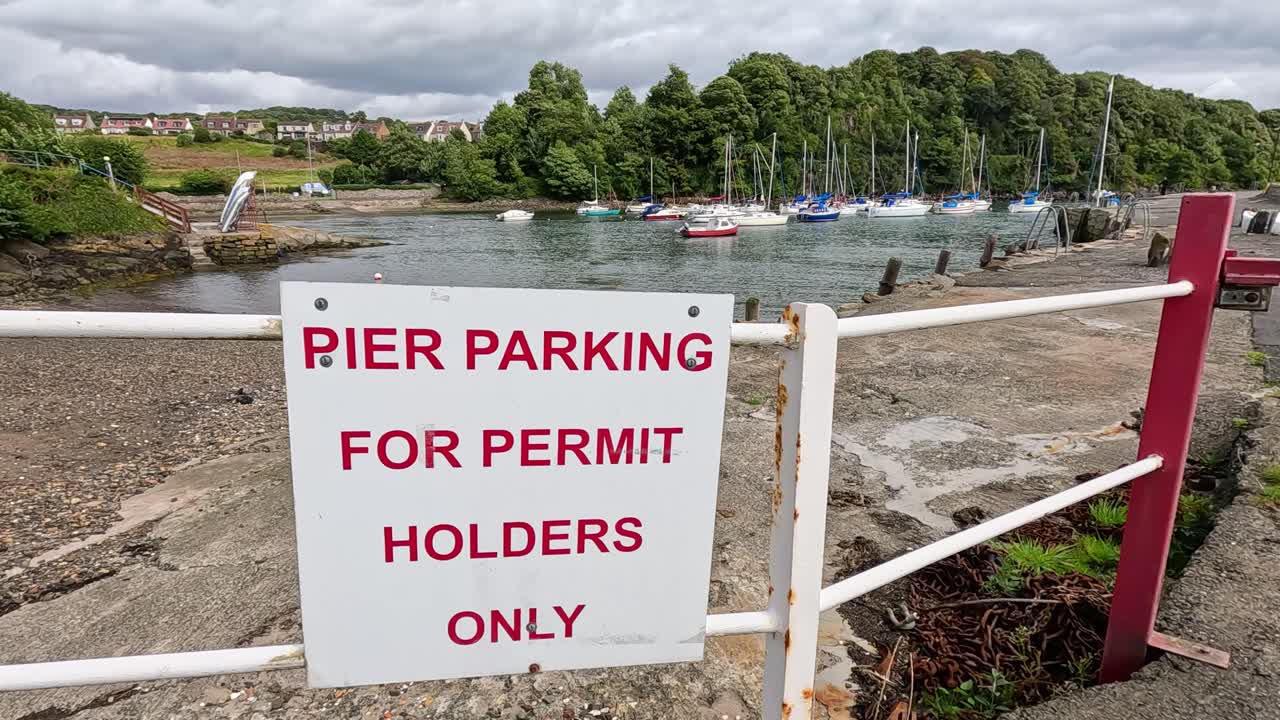 Permit holders only parking at scenic pier