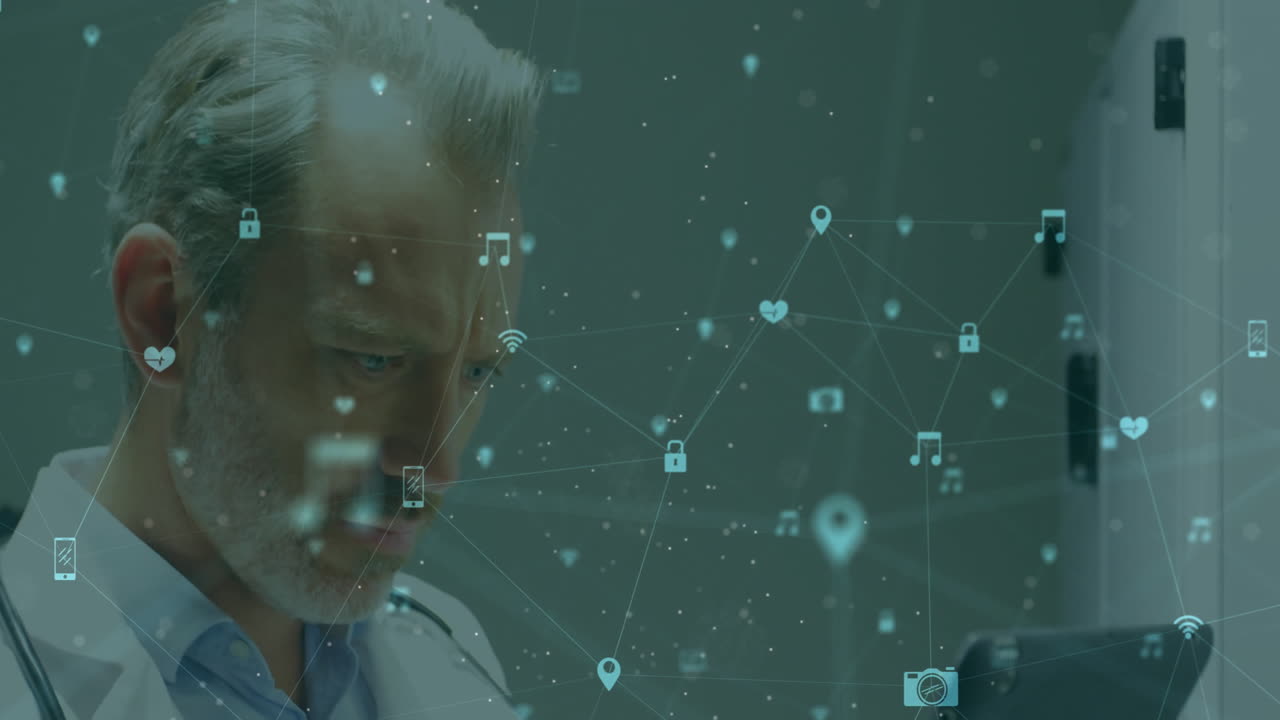 스마트 폰을 사용하여 디지털 네트워크 아이콘과 데이터 처리 애니메이션에 초점을 맞추는 사람