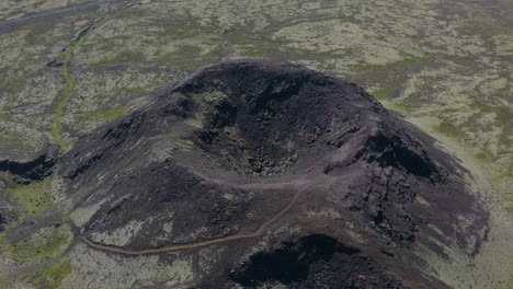 Draufsicht-Auf-Den-Großen-Vulkankrater-Auf-Der-Malerischen-Halbinsel-Reykjanes-In-Island
