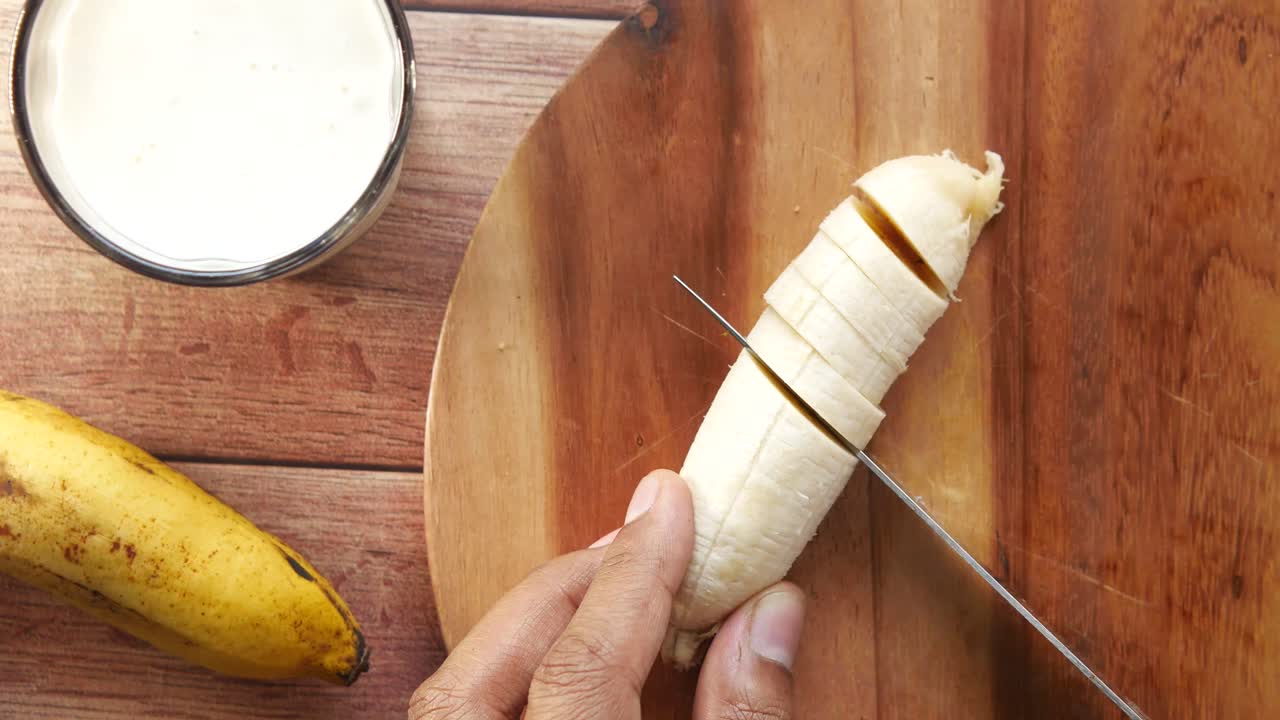 cortar un plátano en rodajas