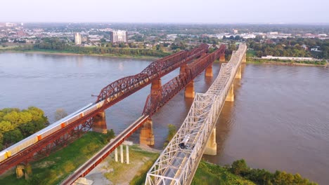 antena de tres puentes de acero emblemáticos sobre el río mississippi con fondo de memphis tennessee 2