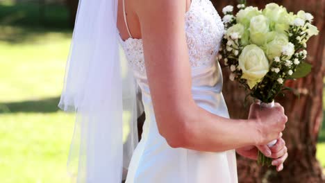 Bride-holding-a-bouquet