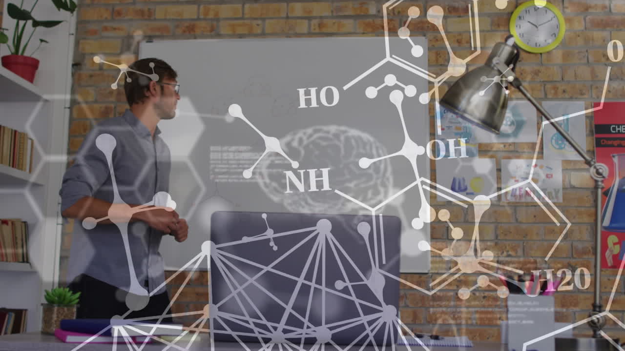 animación del procesamiento de datos científicos sobre un empresario que hace una presentación