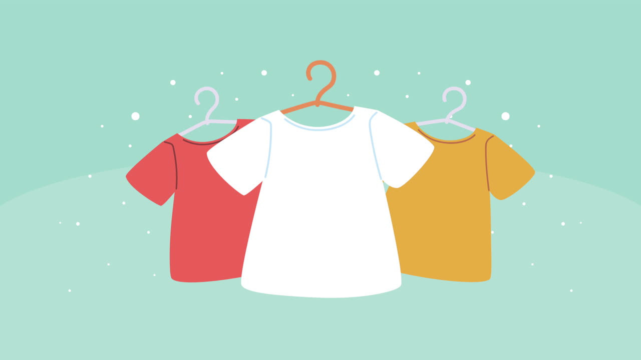 tres camisetas colgando en colgadores