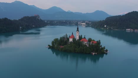 Luft-Ausbluten-Slowenien-Kirche-Reise-Europa-Insel-Flug-Schöne-Kirche-Drohne