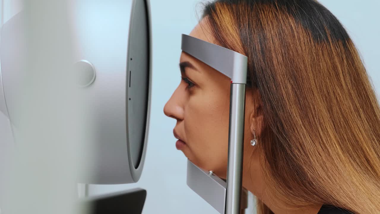 controllo della vista. attrezzature per il controllo della visione. vista scarsa. attrezzatura medica per l'oftalmologia. oftalmologia