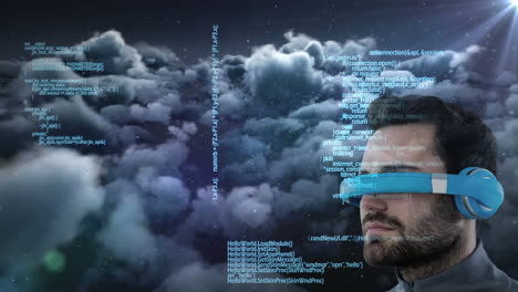 hombre caucásico con gafas vr sobre el procesamiento de datos contra manchas de luz y nubes oscuras