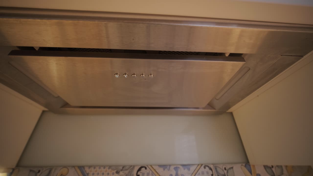 Modern Stainless Steel Kitchen Range Hood Operating