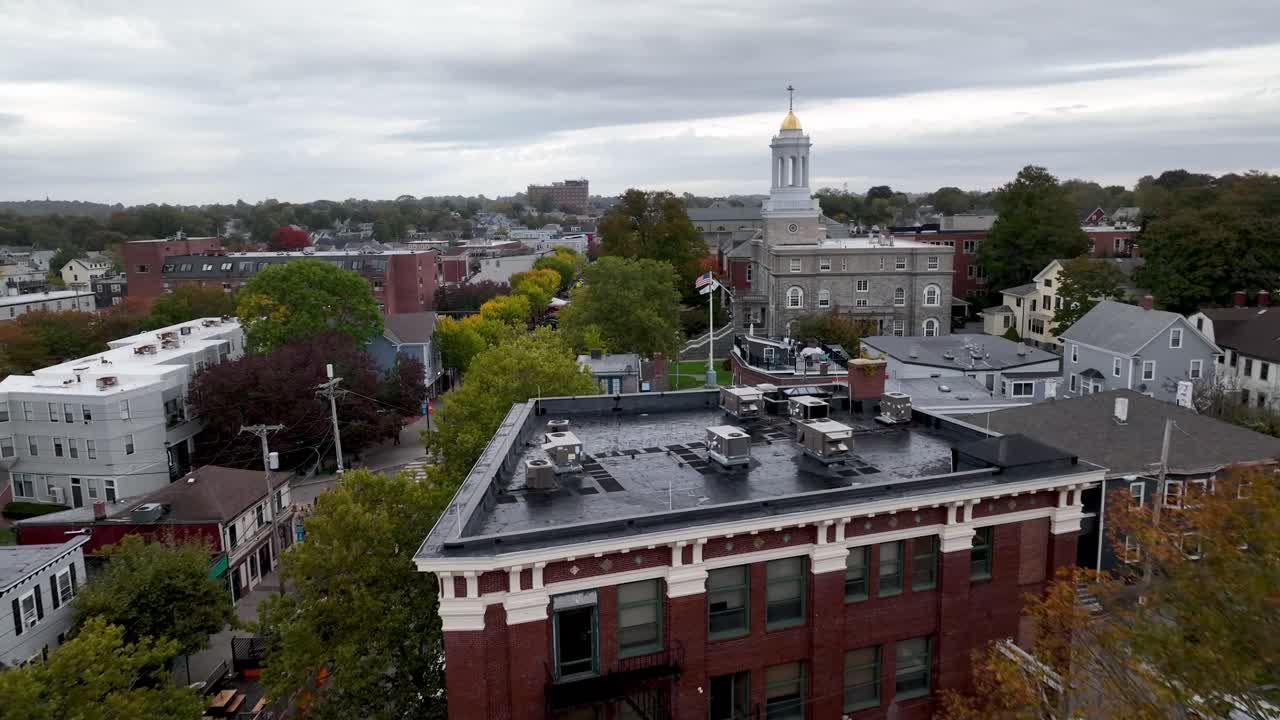 뉴 포트로드 아일랜드로의 공중 저속 푸시