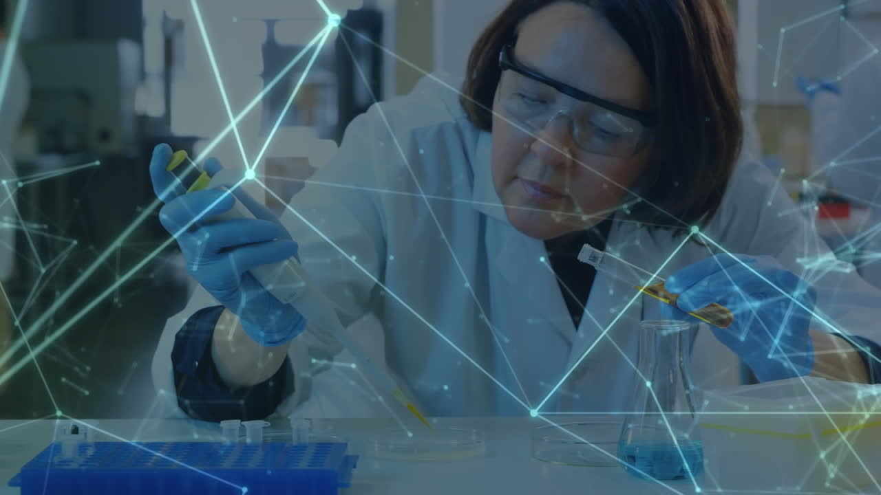 animación de la red de conexiones sobre la mujer científica caucásica en el laboratorio