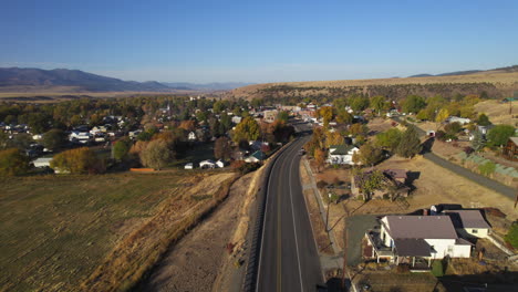 Wide-flyover-into-Prairie-City,-Oregon