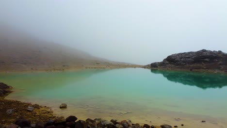 cayambe verde laguna azul en el parque nacional de cayambe coca, papallacta, napo, ecuador