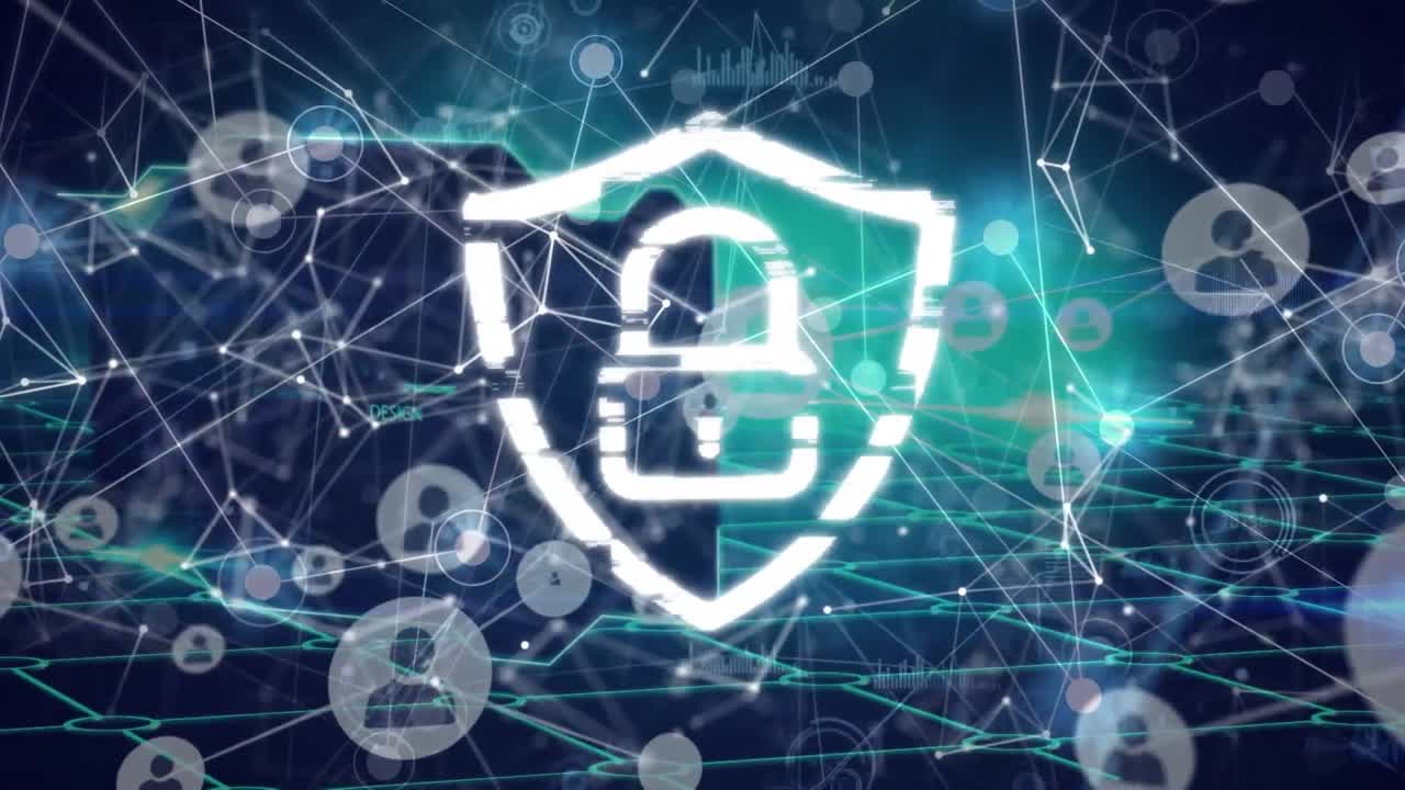 animación del procesamiento de datos con red de conexiones y icono de candado sobre fondo negro.