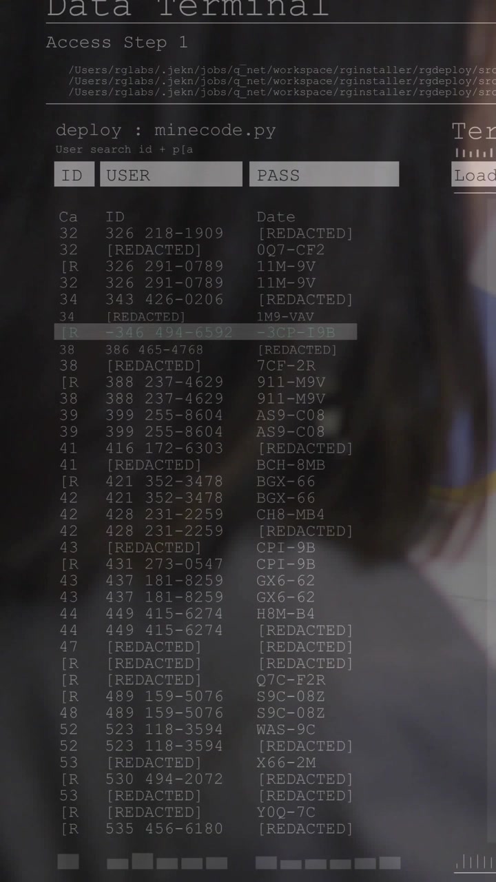 Vídeo vertical: Mulher se deslocando com sobreposição de HUD tecnológico, atualizando e destacando IDs, verificando acesso