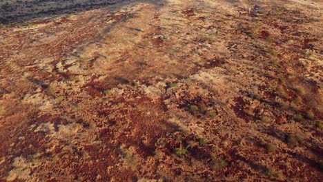 escénico paisaje aéreo del árido desierto de damaraland del norte de namibia