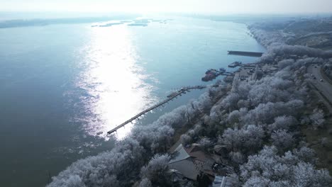 Río-Danubio-Y-Puerto-Deportivo-En-La-Ciudad-De-Galati-Durante-El-Amanecer-En-Rumania.