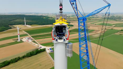 Windmühlenbau-Auf-Landwirtschaftlichen-Feldern---Drohnenaufnahme-Aus-Der-Luft