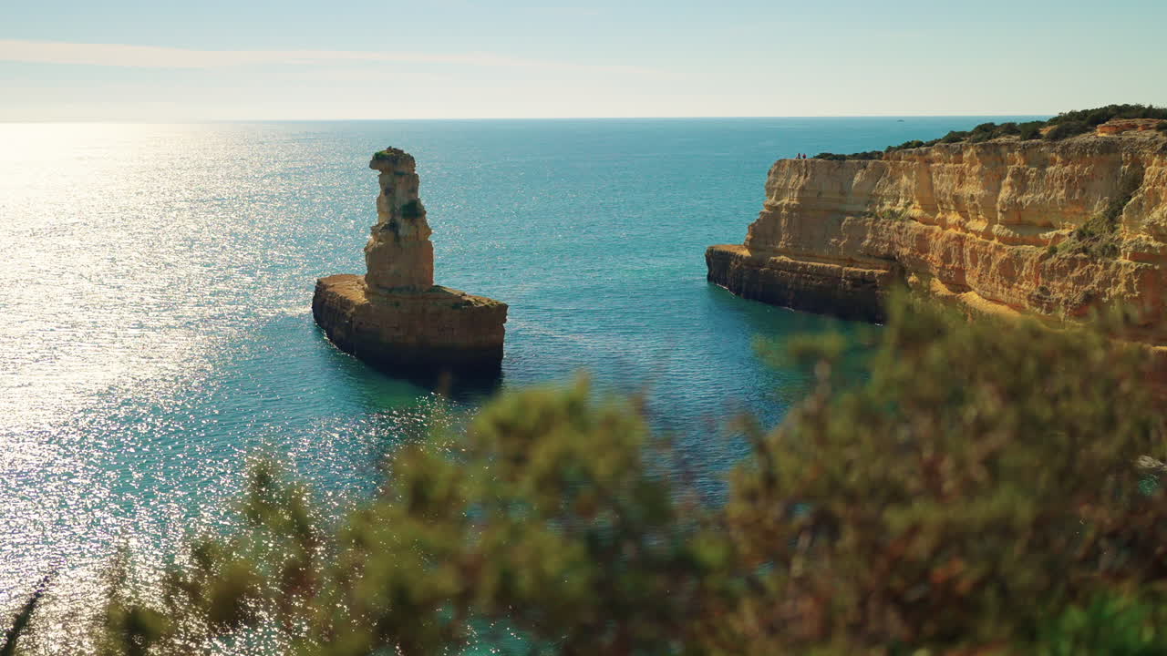 포르투갈의 해안 절벽과 바다 어리