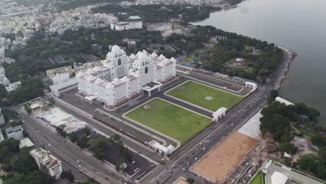 imágenes diurnas de drones en 4k 60p del nuevo edificio de la secretaría de telangana en hyderabad