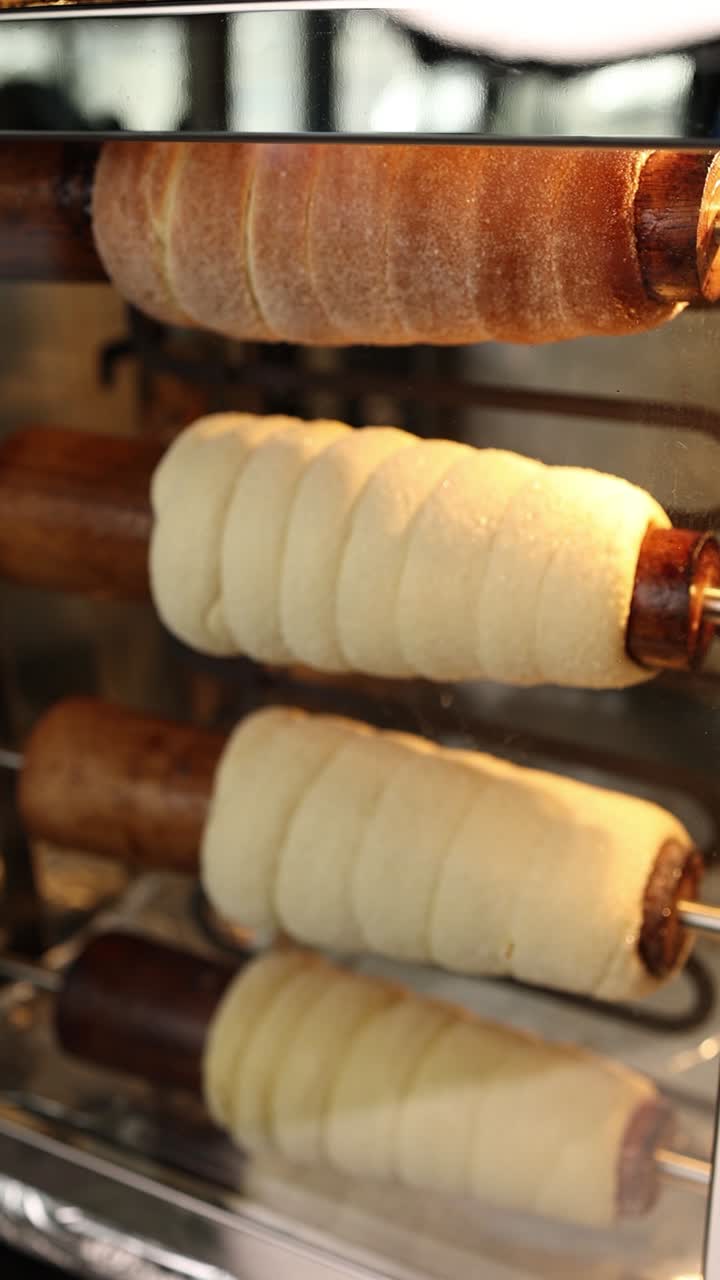 전시장 에서 베이킹 하는 쿠르토스칼라크