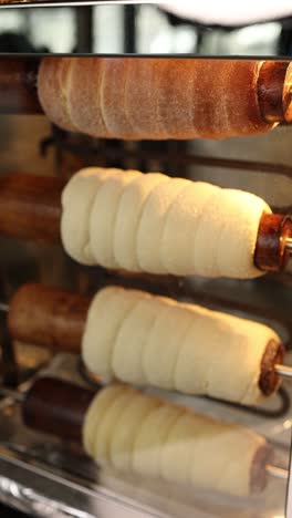 kurtoskalacs baking in a display case